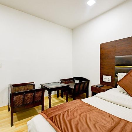 Staybook South Delhi Neu-Delhi Exterior foto