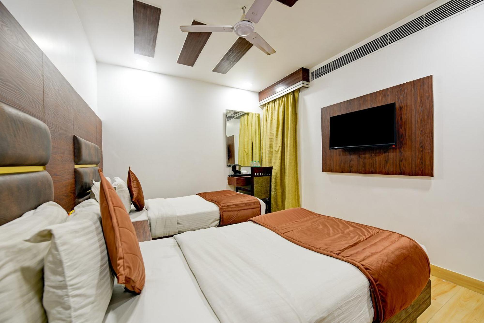 Staybook South Delhi Neu-Delhi Exterior foto